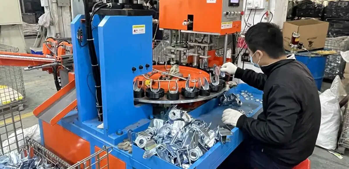 Banner sản xuất bánh xe đẩy